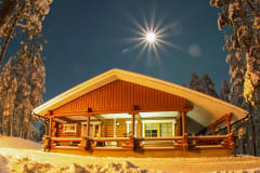 Taigalampi cabin in moonlight