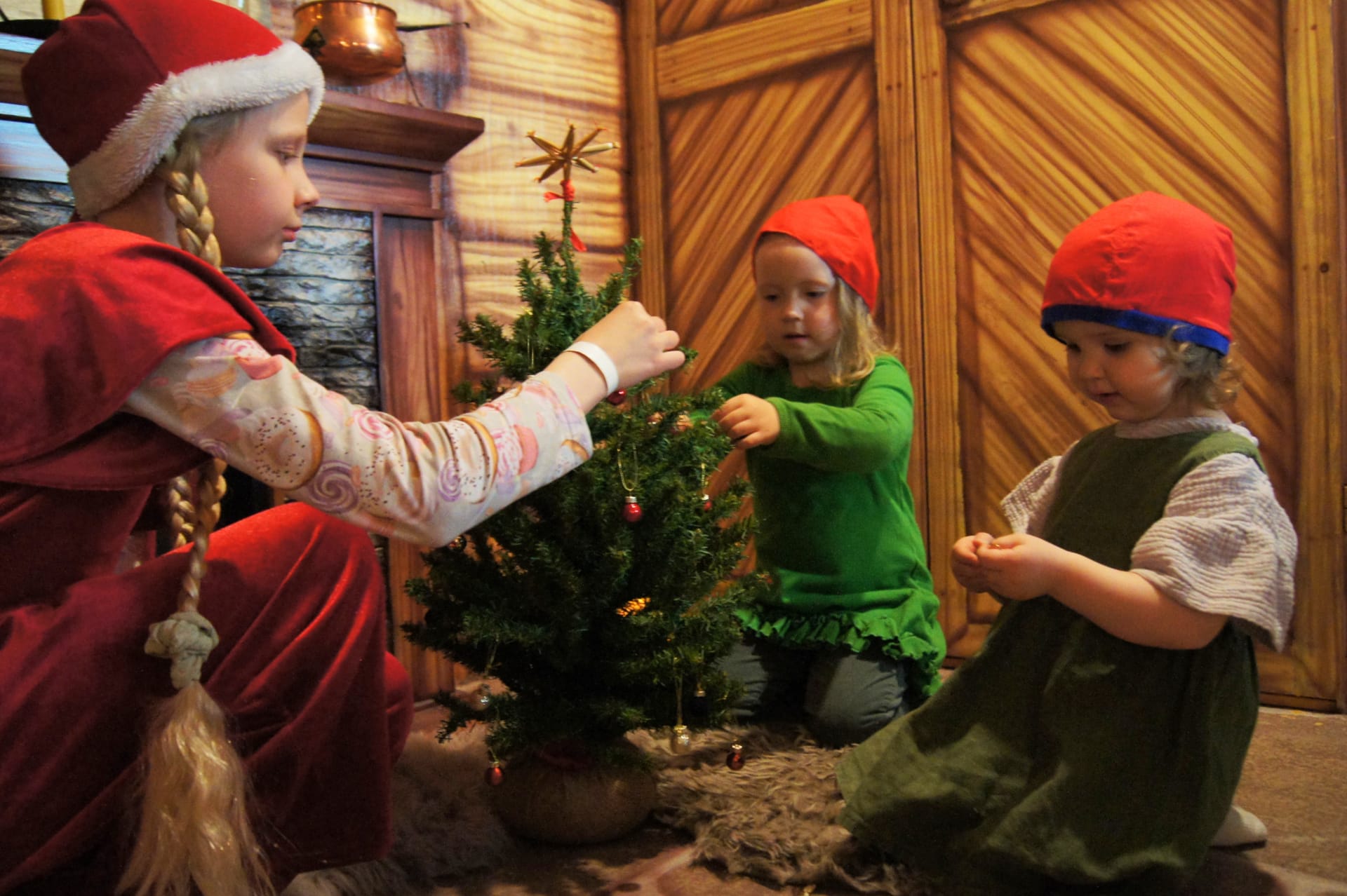 children decorating a Christmas tree