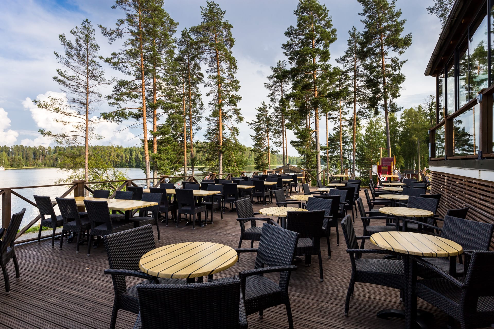 Restaurant Paviljonki on the shore of lake Saimaa