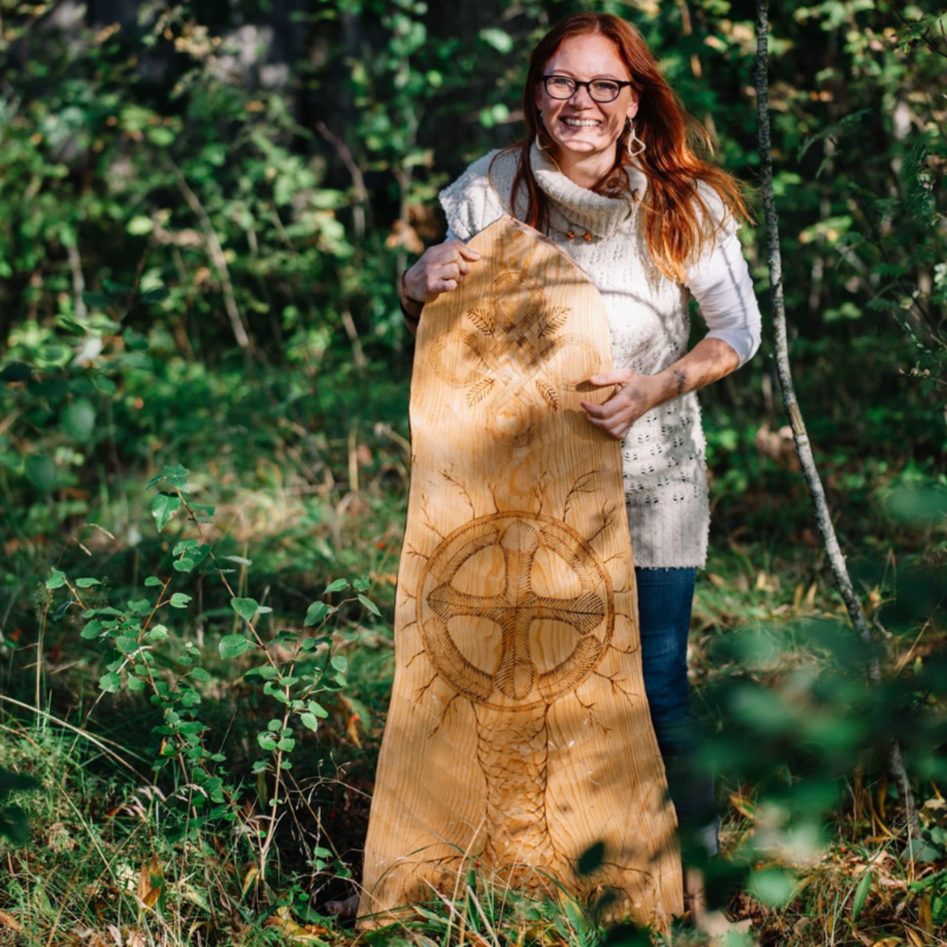 Kuppari-Hanna with her pyrography art