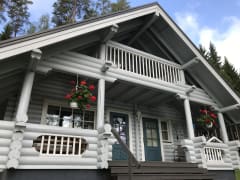 Harmola Farm cottage exterior.