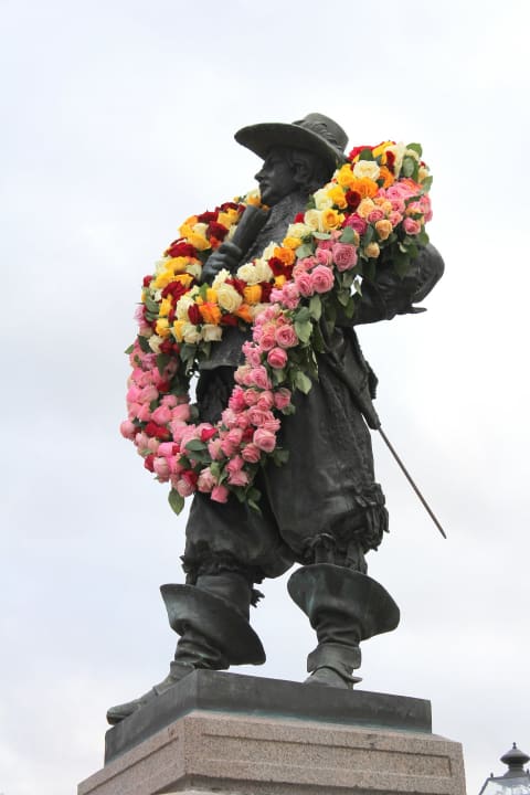 Statue of Per Brahe the founder of Raahe wearing garland of flowers