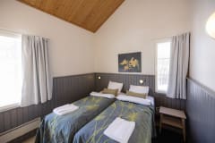 Nallikari Holiday Village - One bedroom cottage bedroom area