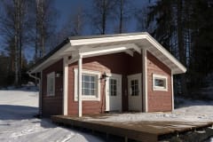 Villa Jerusalemin rantasauna kuvattuna talvella.