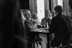 Ihmisiä Olosauna Caféssa