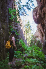 Loketon onkalo tarjoaa rauhaa kallioseinämien suojassa.