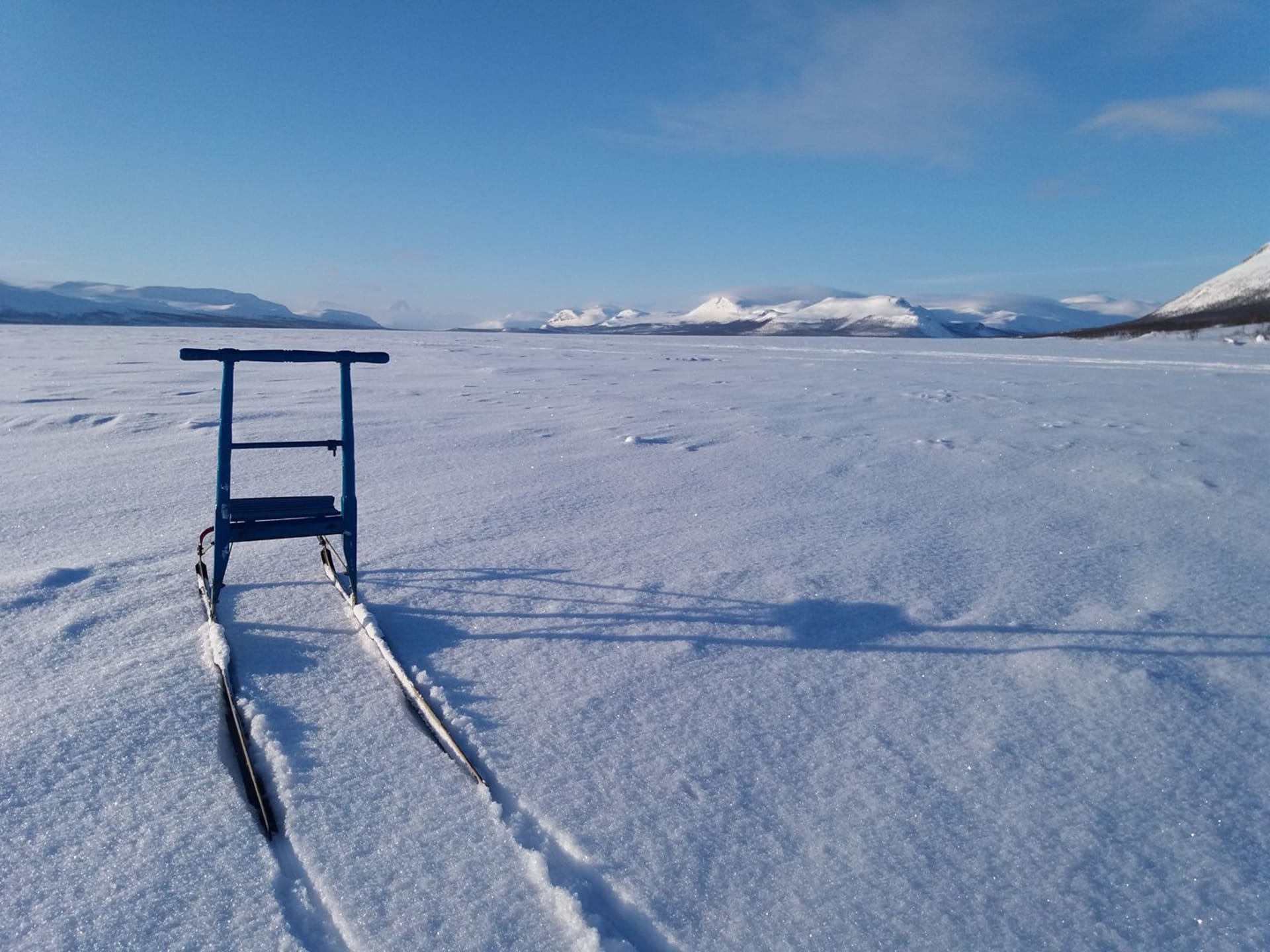 A kick-sled is a great way to get around in Kilpisjärvi