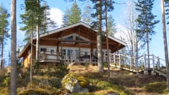 Puntari sijaitsee korkealla kukkulalla päättyvän tien päässä.